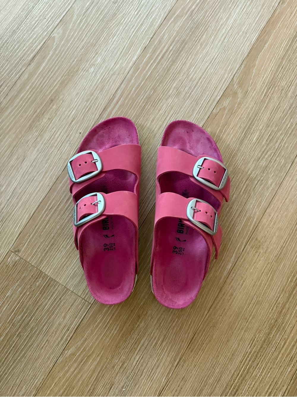 Birkenstock Women’s Arizona Slide Sandals in Fuschia sz 39/US 8 narrow fit